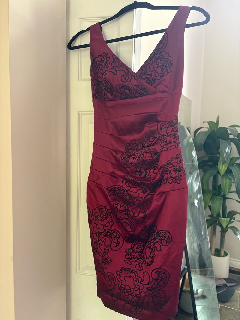 le château Burgundy Sleeveless V-Neck Embroidered Sheath Dress